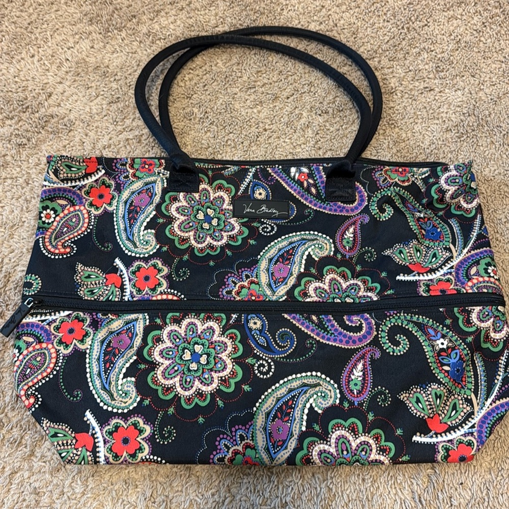 Expandable travel tote